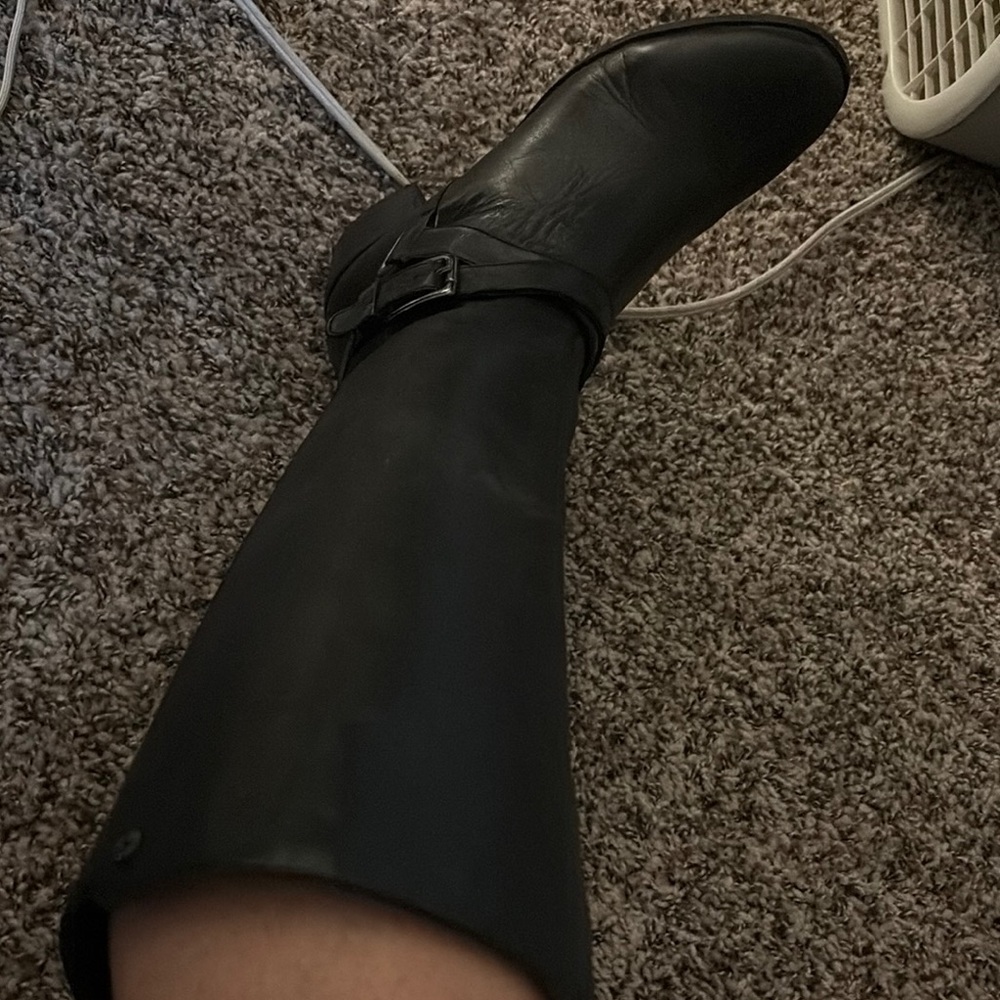 Anne Klein Black Elegant Heeled Boots - Picture 5 of 8